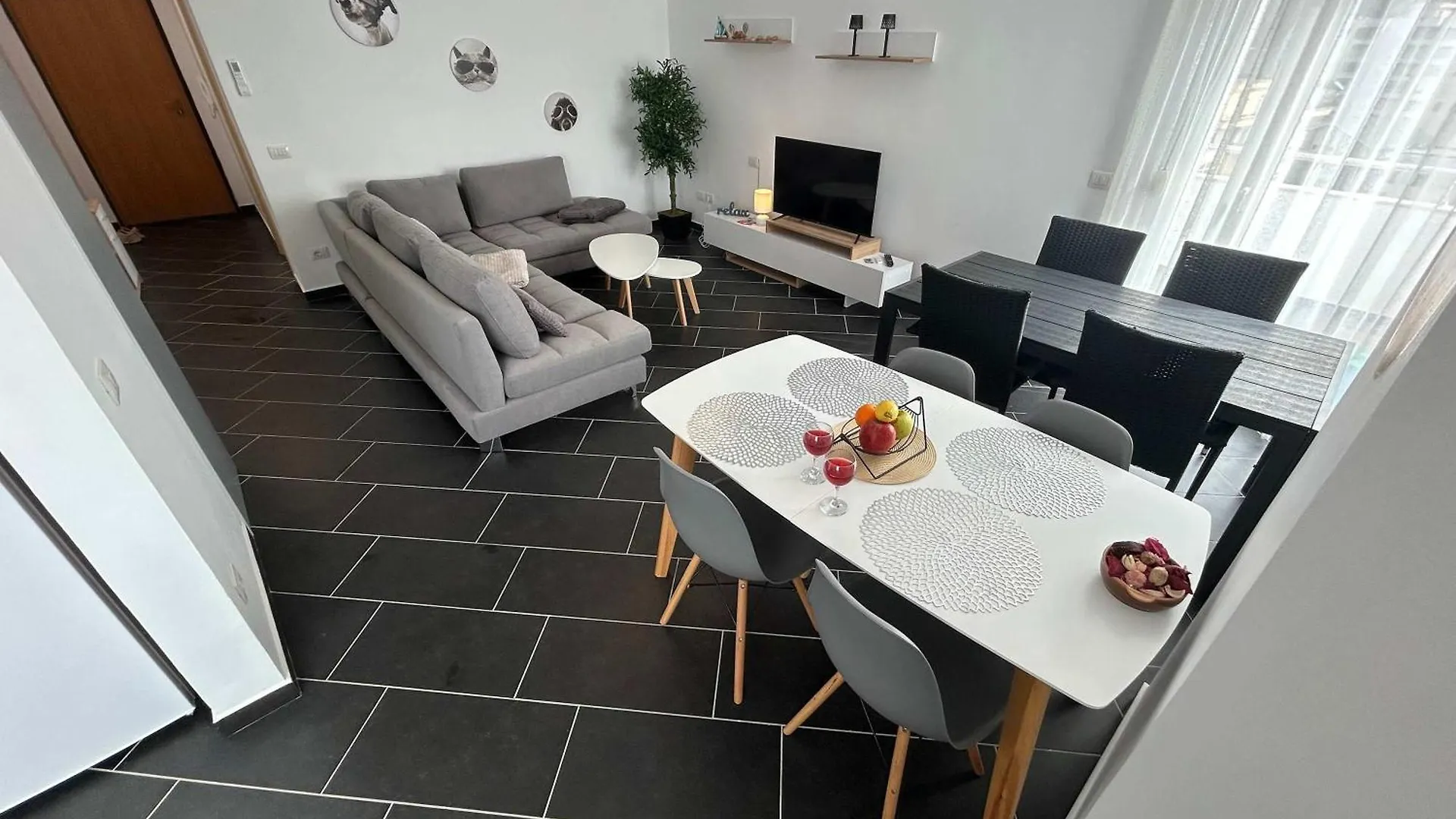 Big Good View Apartment 2 Bedrooms Durrës